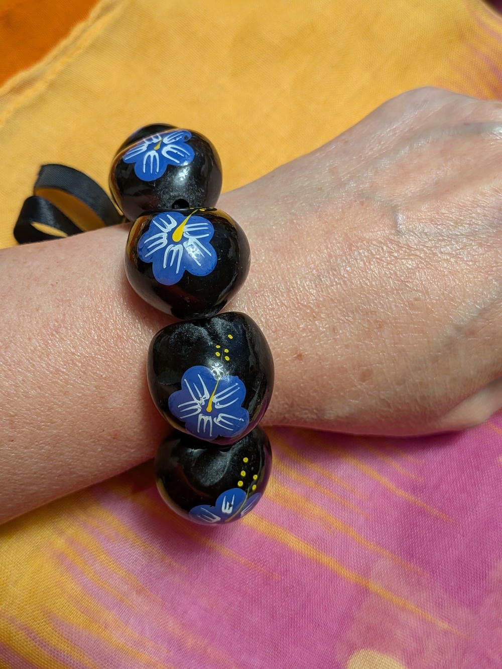 Hawaiian Black Kukui Nut Stretch Bracelet Hand Painted Blue Hibiscus Ribbon Bow